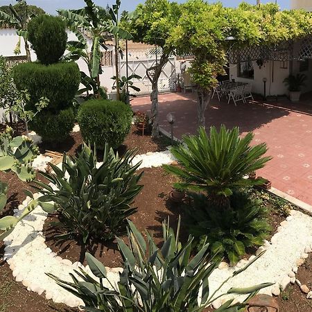 Casa Vacanze Robinson Villa Avola Bagian luar foto