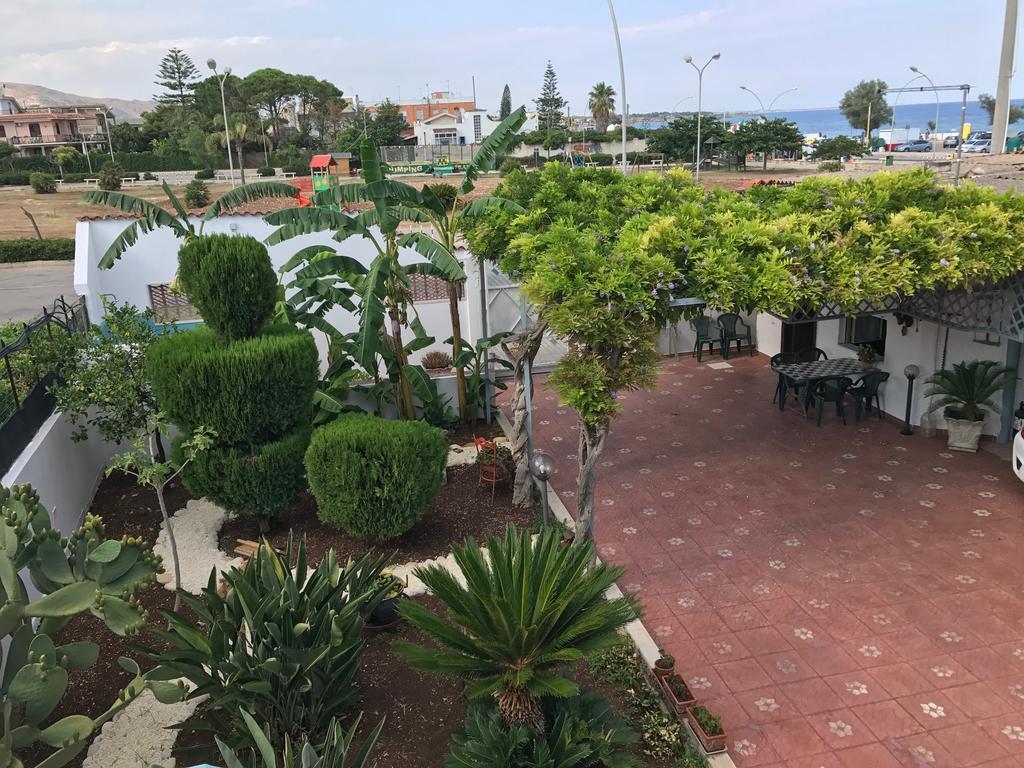 Casa Vacanze Robinson Villa Avola Bagian luar foto