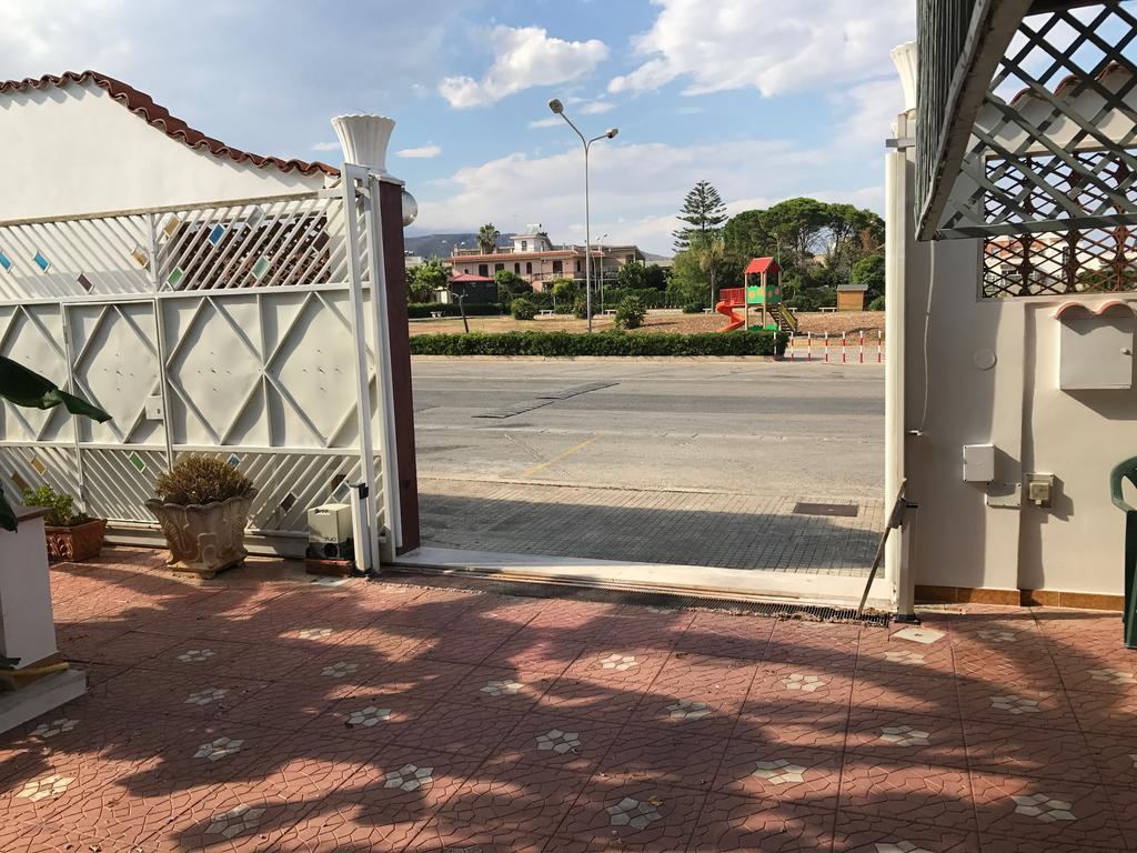 Casa Vacanze Robinson Villa Avola Bagian luar foto