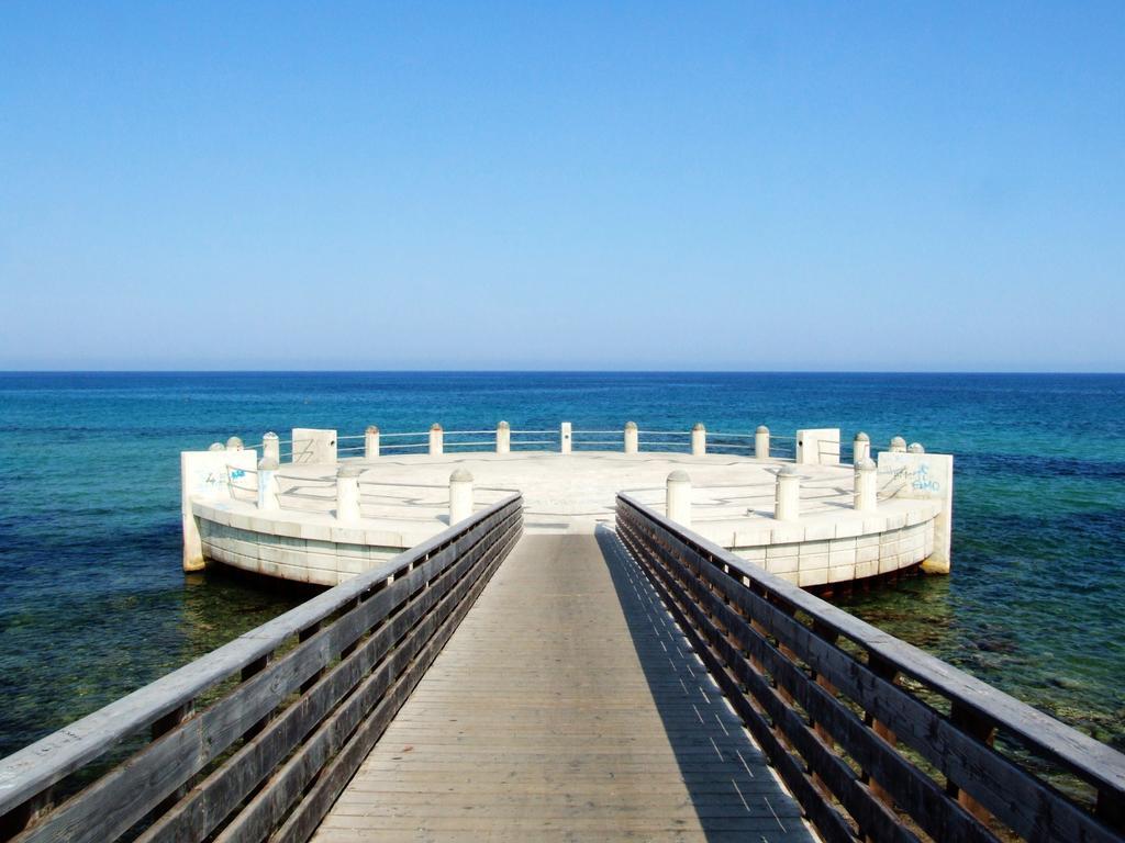 Casa Vacanze Robinson Villa Avola Bagian luar foto